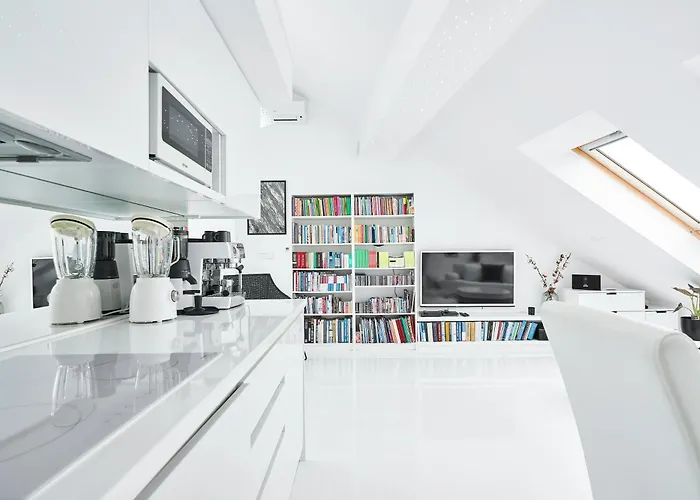 Unique Design Loft In Middle Of Centre Of Old Town With Netflix